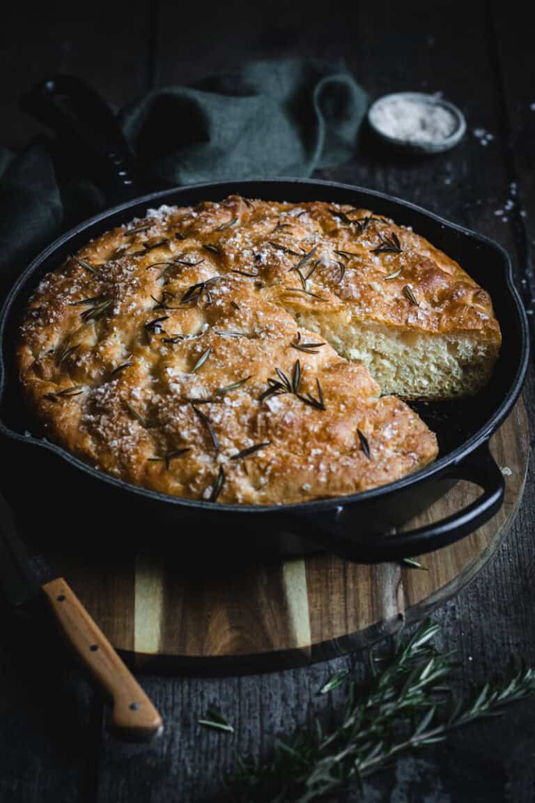 Karina Oreilly jinsiy oyinchoqdan qanday foydalanishni korsatmoqda. Ochkoz blowjob